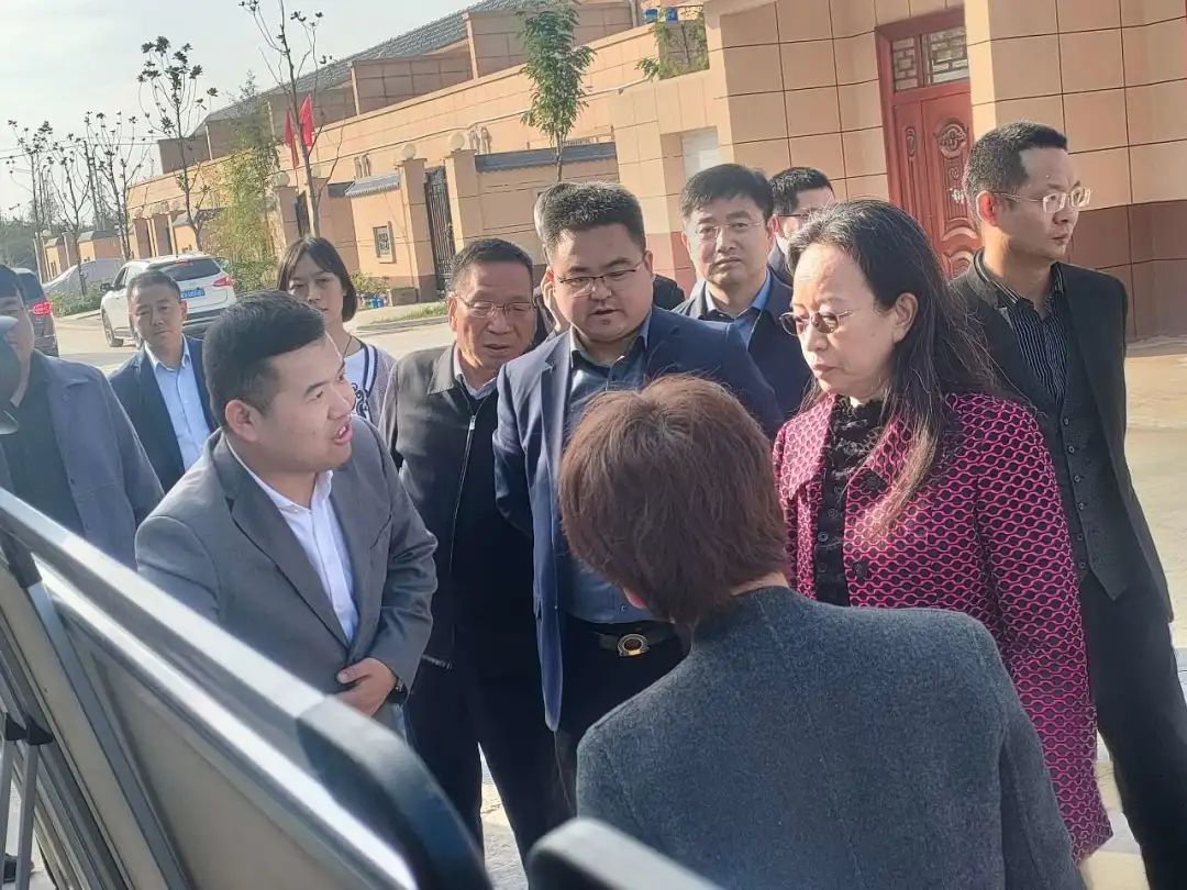 <b>住房和城鄉(xiāng)建設部村鎮(zhèn)建設司副司長董紅梅一行來我司污水項目調研</b>